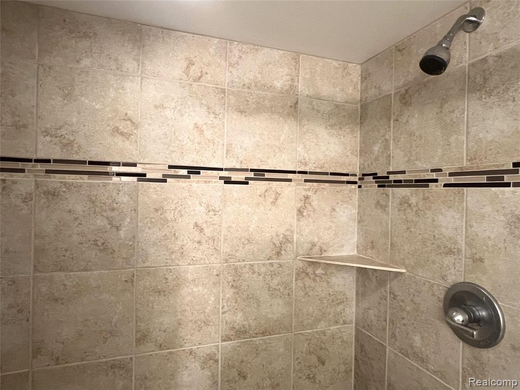 6161 Elarz Drive, Troy, MI 48085 — Photo 25