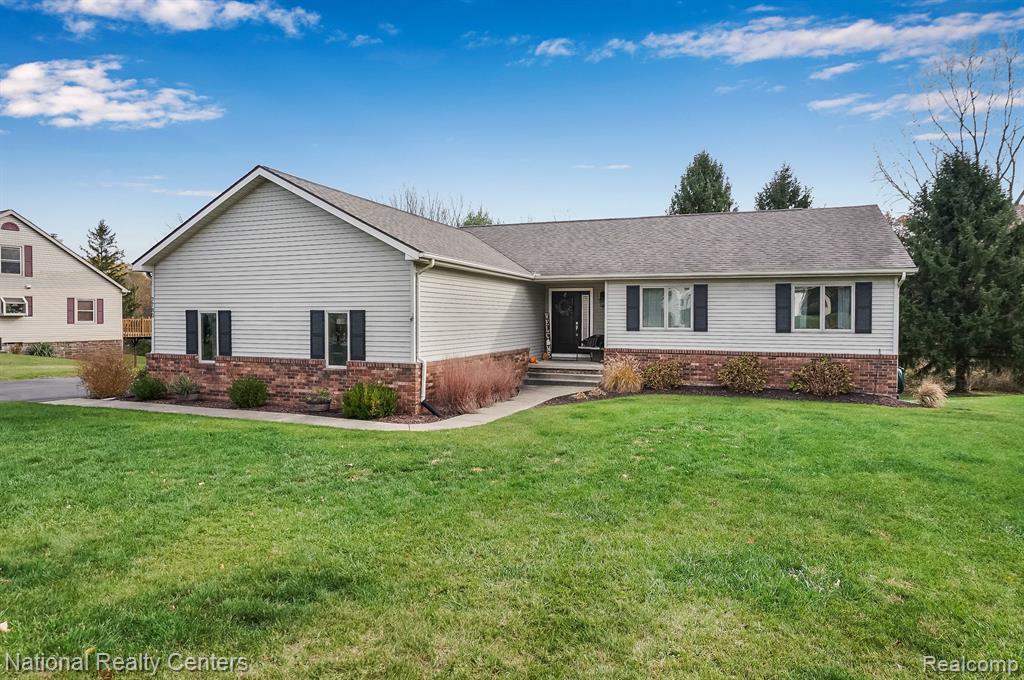7780 THUNDER BAY Drive, Pinckney, MI 48169 — front exterior