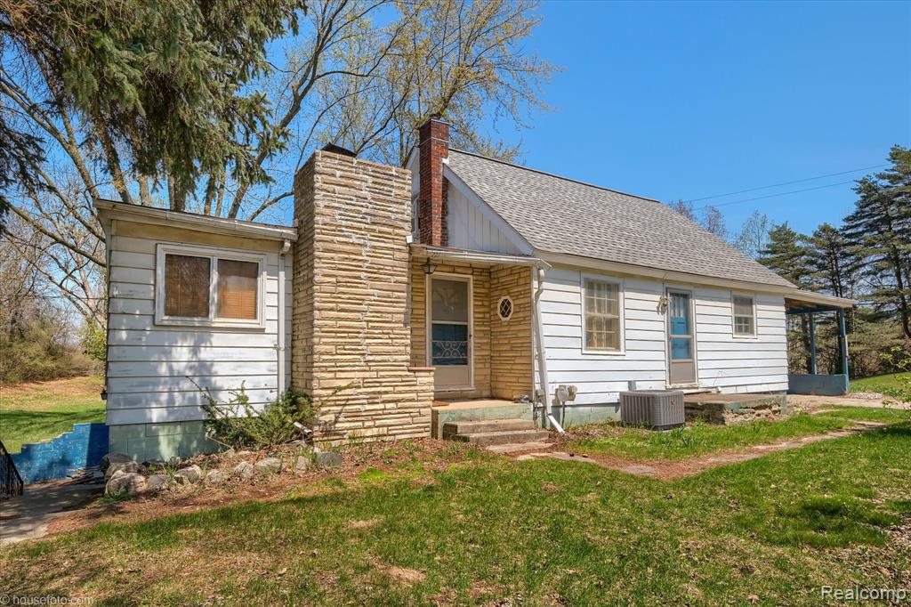 1325 E Barnes Lake Road, Columbiaville, MI 48421 — front exterior