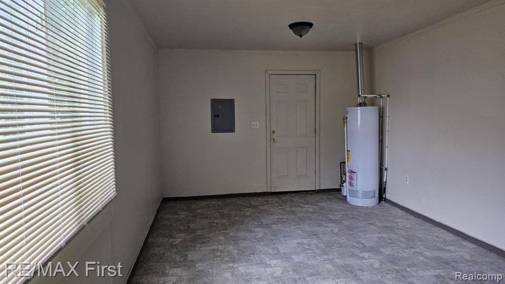 9136 HOLCOMB Street, Detroit, MI 48213 — Photo 12