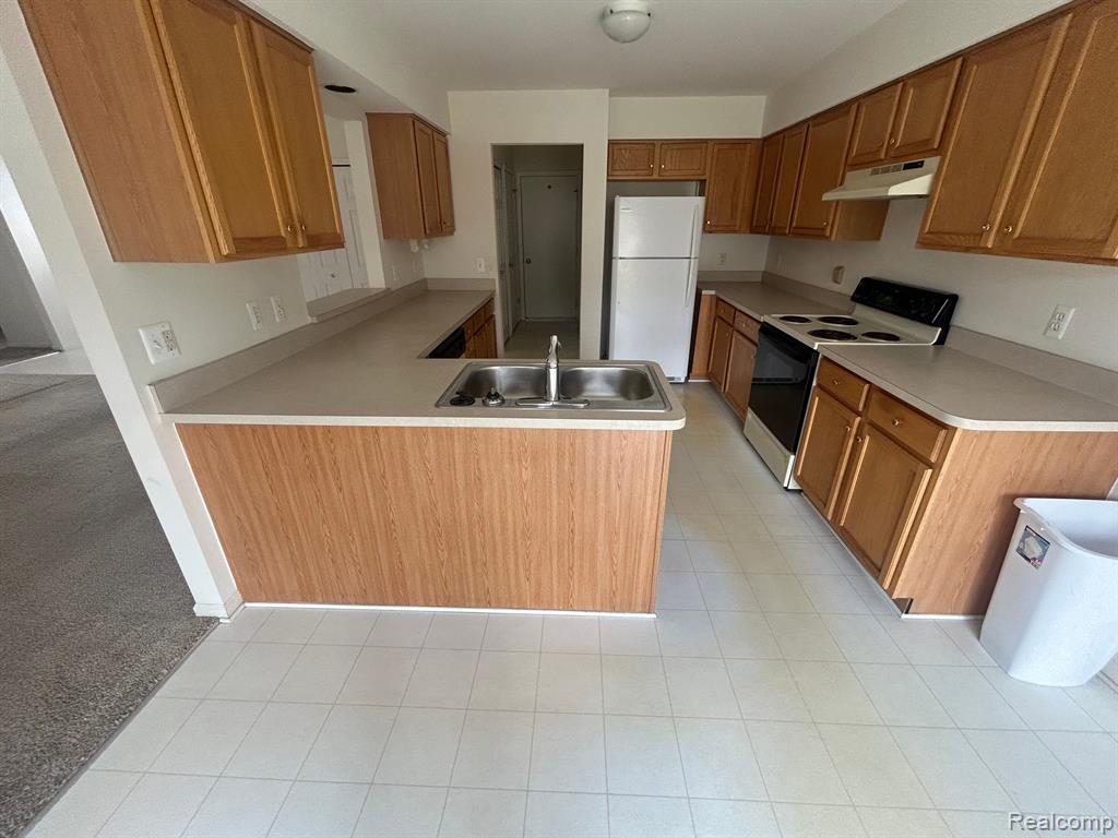 45401 DIAMOND POND Drive, Macomb, MI 48044 — Photo 5