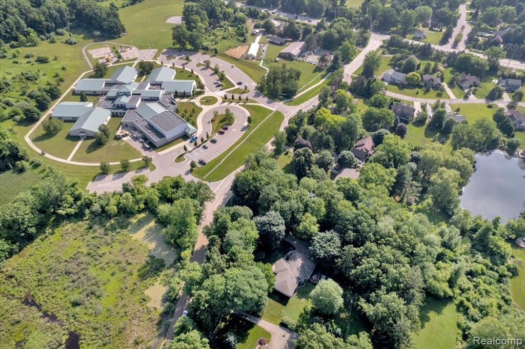 6875 Hubbard Road, Clarkston, MI 48348 — Photo 12
