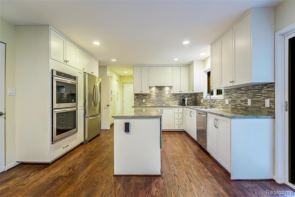 581 Woodway Court, Bloomfield Hills, MI 48302 — Photo 12