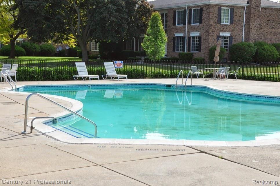 616 E Fox Hills Drive, Bloomfield Hills, MI 48304 — Photo 32