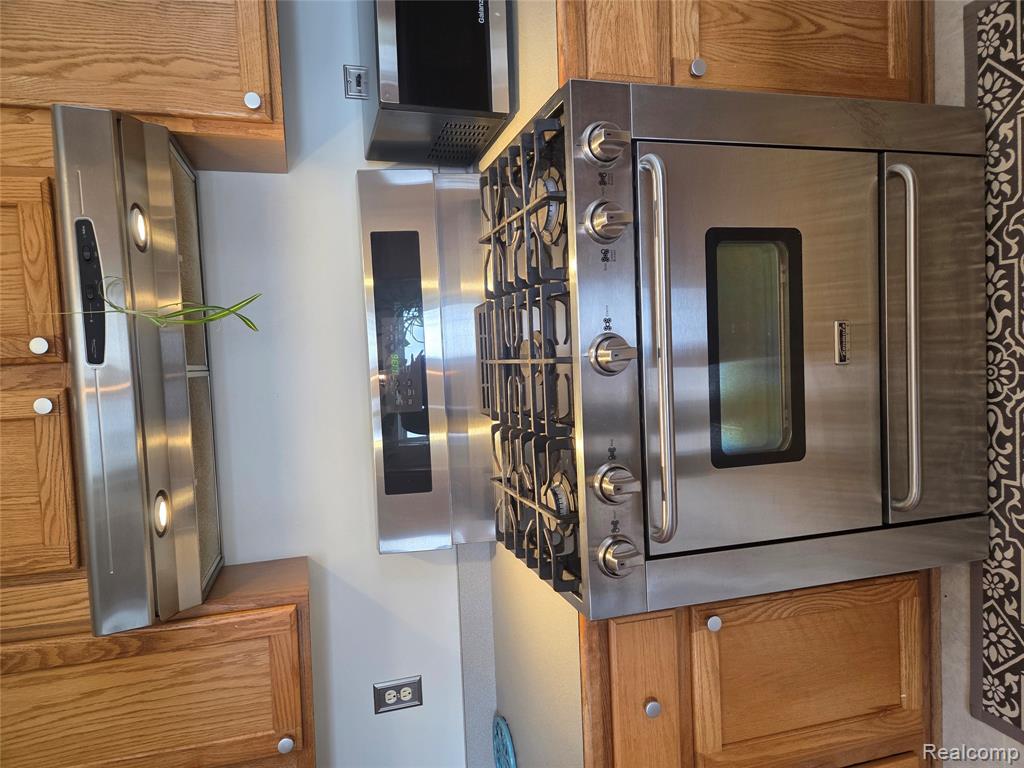 6230 Leighland Drive, Grand Blanc, MI 48439 — Photo 18