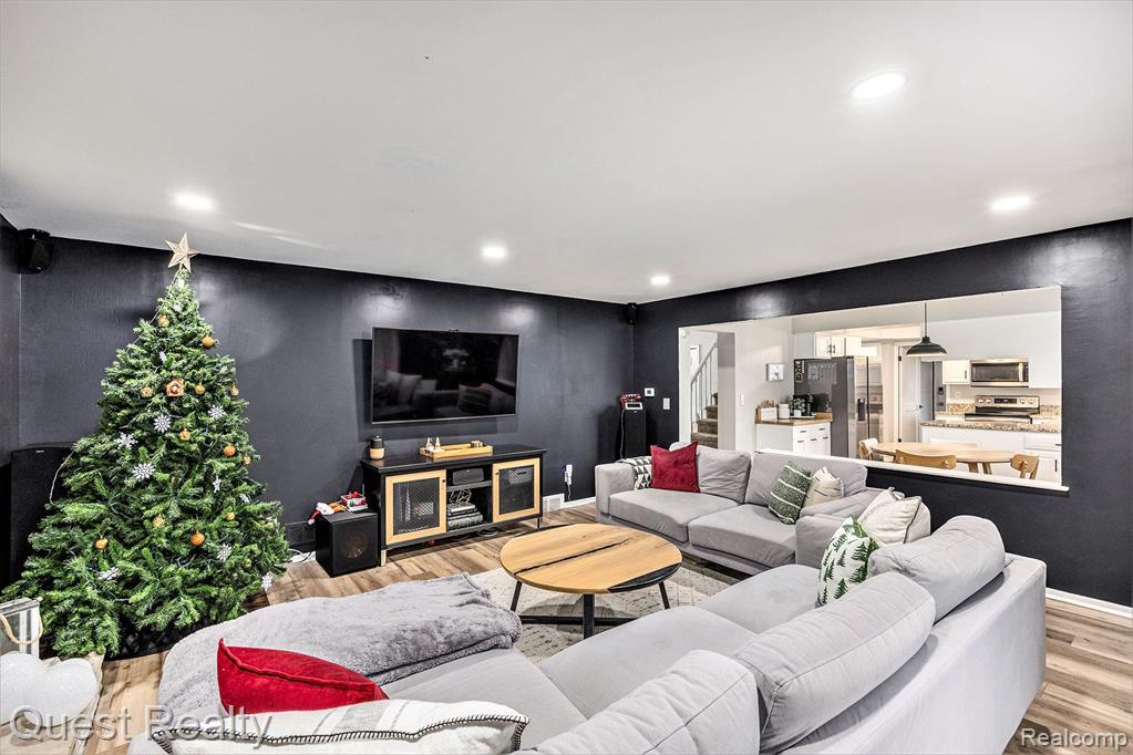 8878 RIVERLAND Drive, Sterling Heights, MI 48314 — Photo 15