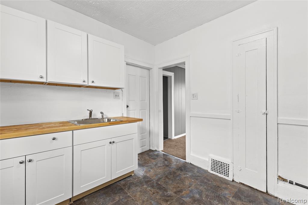 5061 Hillsboro Street, Detroit, MI 48204 — Photo 10