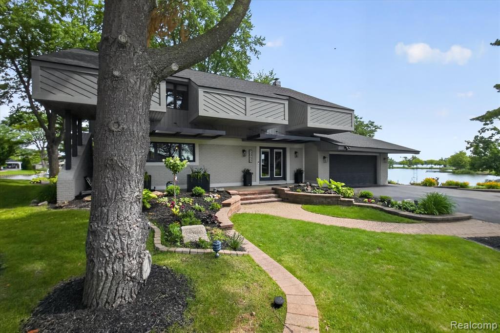 5050 Surfwood Drive, Commerce Twp, MI 48382 — Photo 2