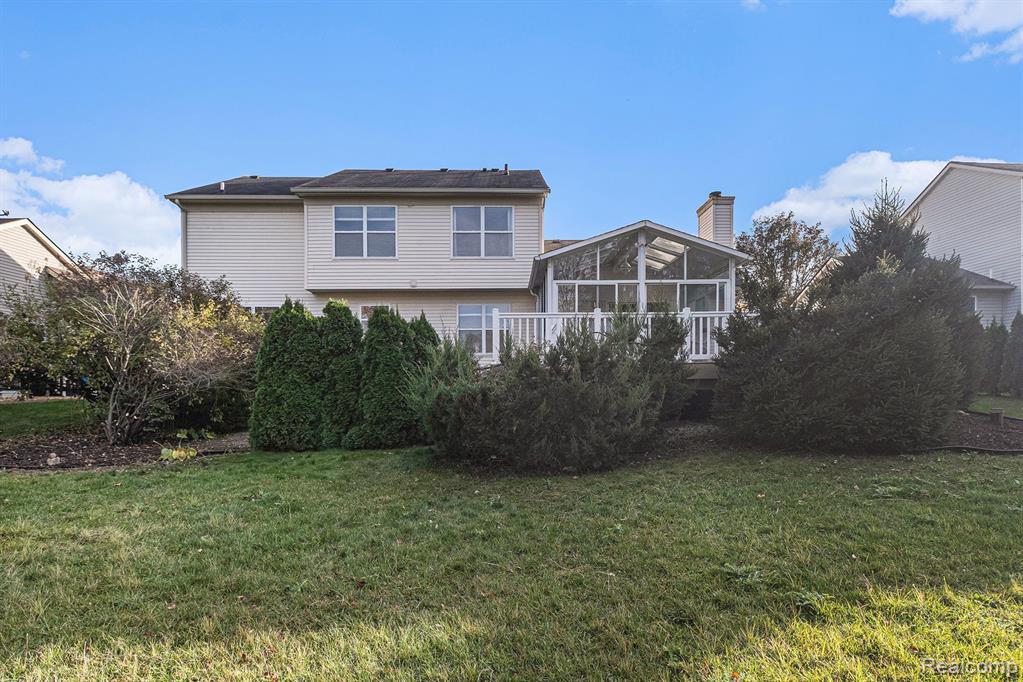 855 DRAKESHIRE Drive, Walled Lake, MI 48390 — Photo 35