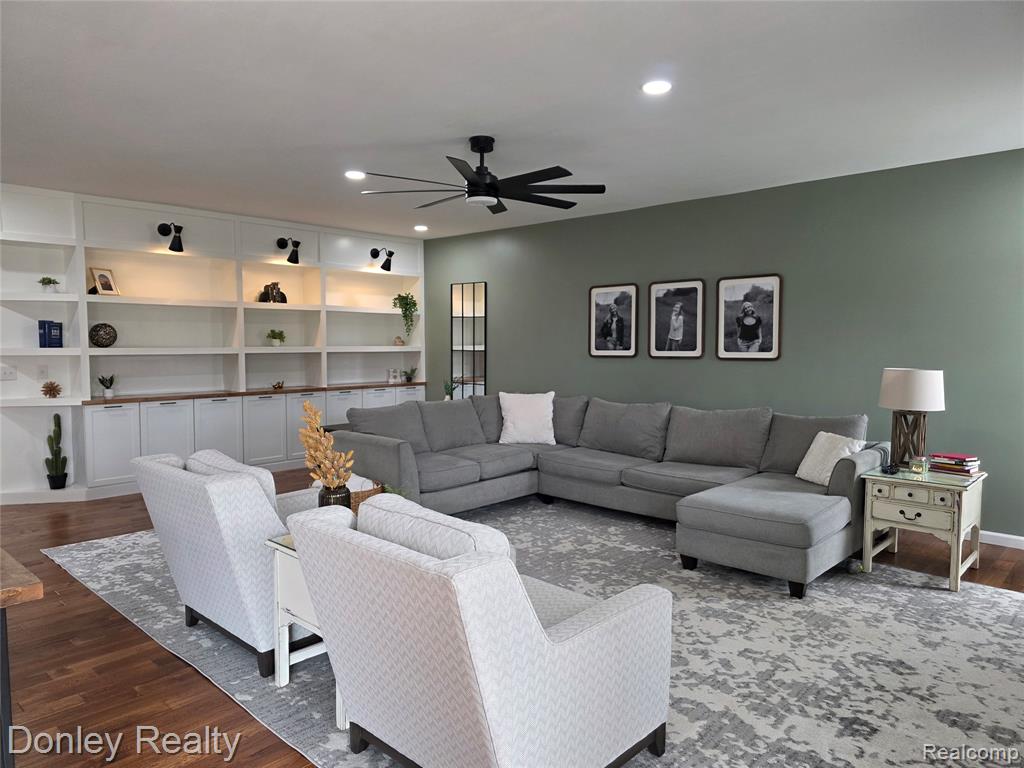 10376 Valley Drive, Goodrich Vlg, MI — Photo 11