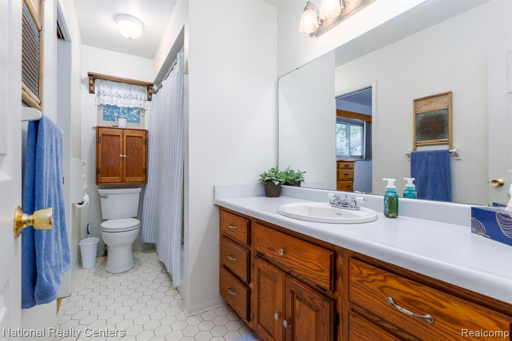 9150 Maplewood Drive, White Lake, MI — Photo 12