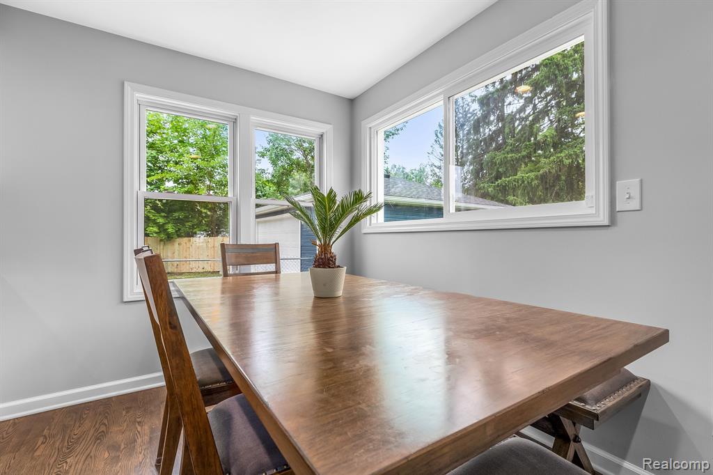 6581 WINDIATE Road, Waterford, MI 48329 — Photo 12