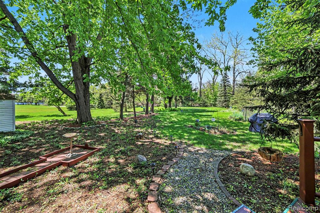 4345 N Michigan Avenue, Saginaw, MI 48604 — Photo 28