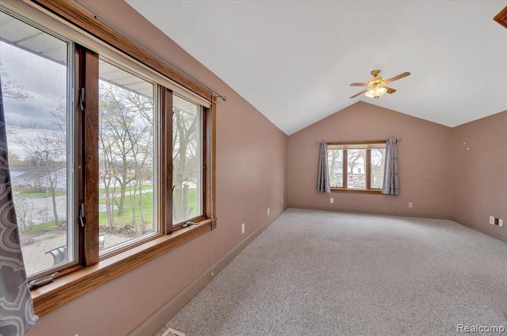 10352 HEGEL Road, Goodrich Vlg, MI — Photo 19