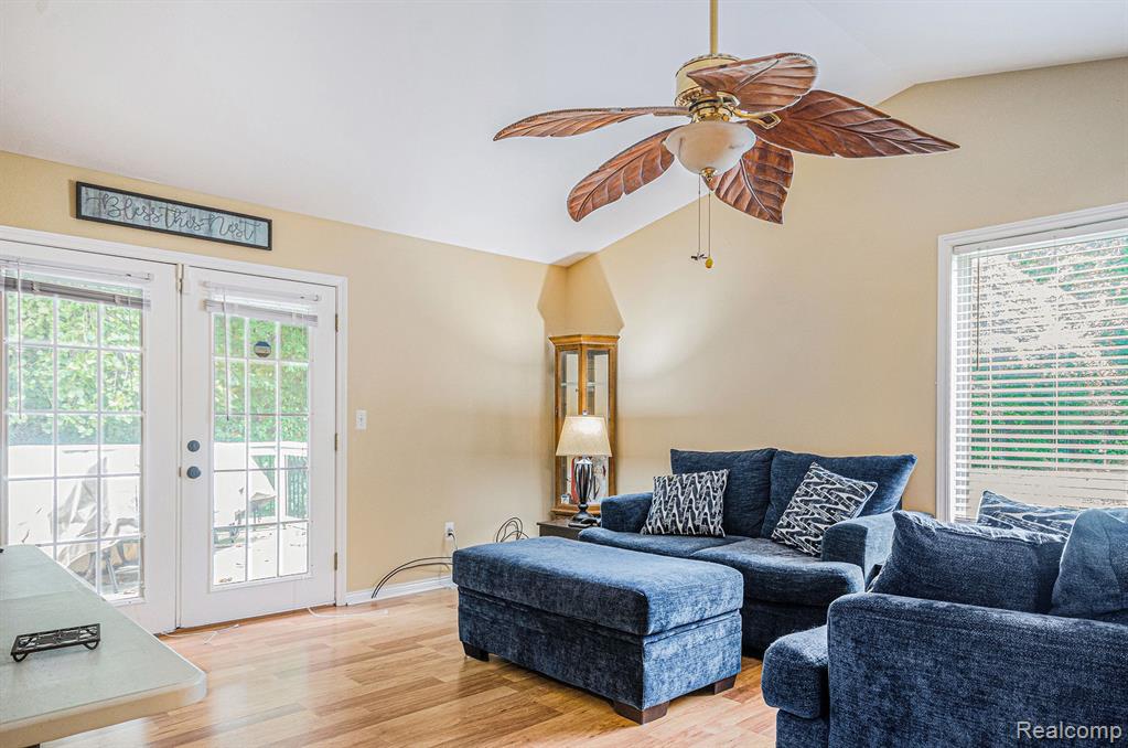 17432 N LUCILLE Circle, New Boston, MI 48164 — Photo 4