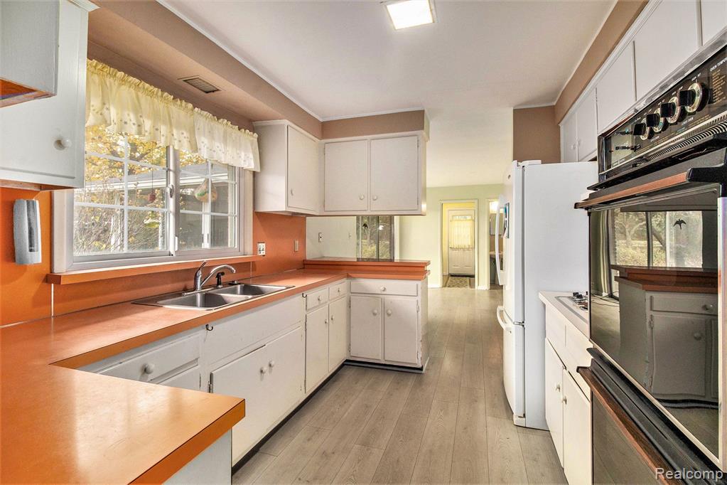 5730 Burnham Road, Bloomfield Hills, MI 48302 — Photo 12