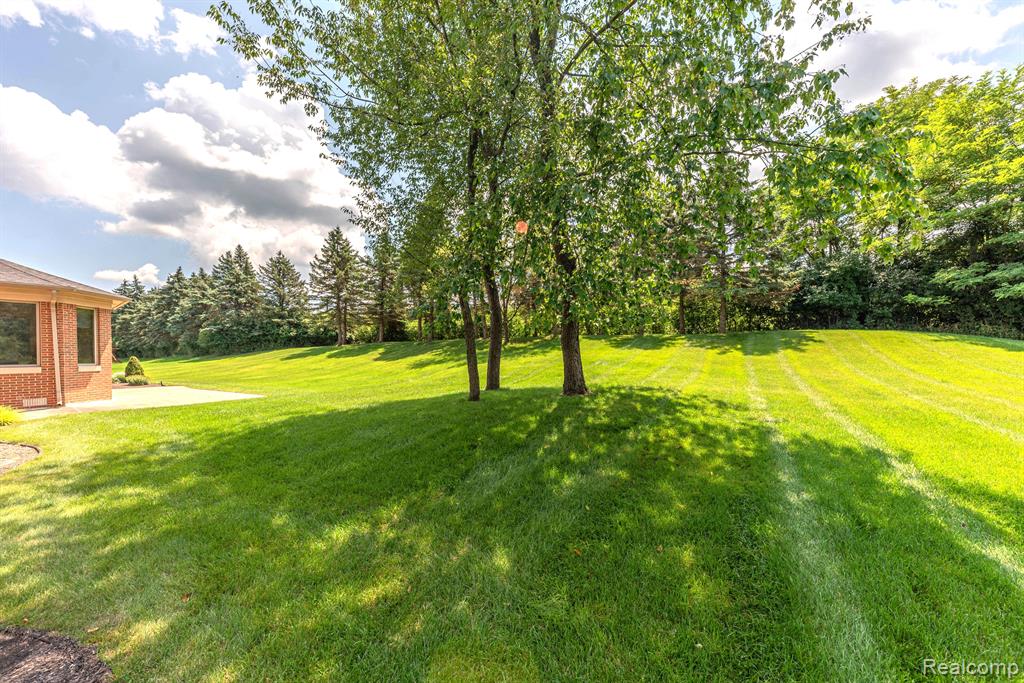 5003 HICKORY POINTE Drive, Orchard Lake Village, MI 48323 — Photo 82