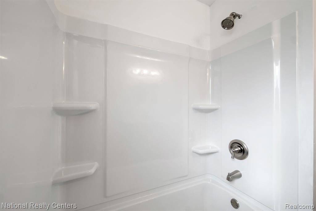 5691 Lake Grove Drive, White Lake, MI 48383 — Photo 14