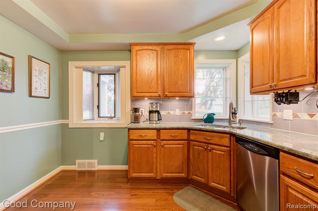 4008 PARKVIEW Drive, Royal Oak, MI 48073 — Photo 5