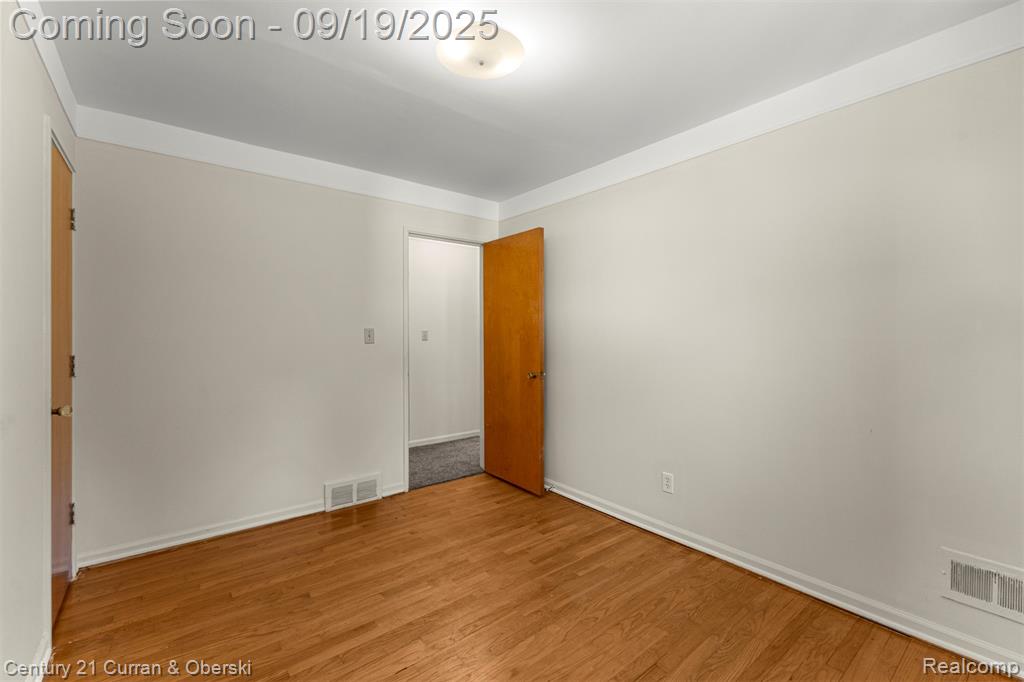 9001 Leverne, Redford, MI 48239 — Photo 27
