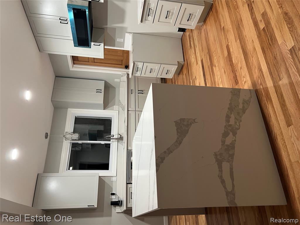 13344 Hart Avenue, Huntington Woods, MI — Photo 23