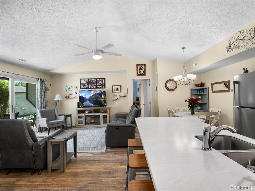 300 SPRING BROOKE Drive, 300, Brighton, MI 48116 — Photo 7