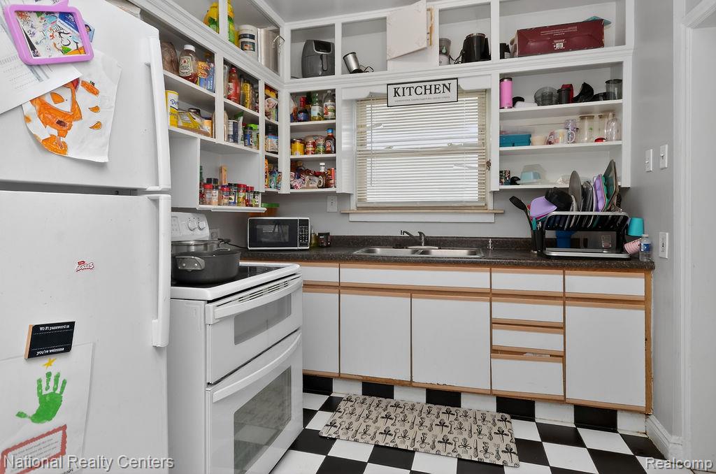 15105 Maplewood Avenue, Eastpointe, MI 48021 — Photo 7