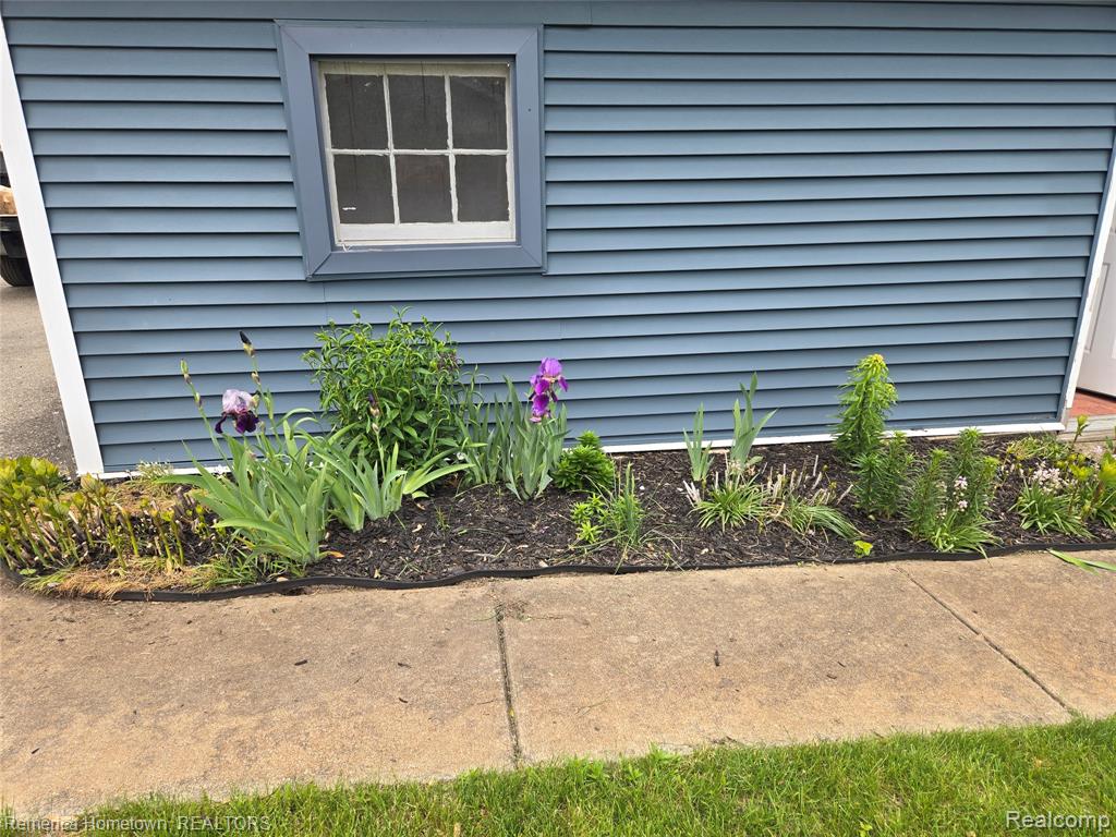 8991 LakeView Drive, White Lake, MI — Photo 30