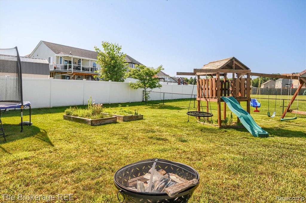 8089 PENINSULA Circle, Grand Blanc, MI 48439 — Photo 8