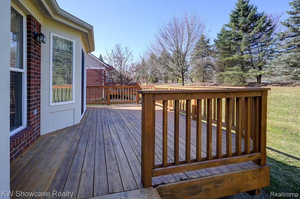 1074 ANDOVER Circle, Commerce Twp, MI 48390 — Photo 43