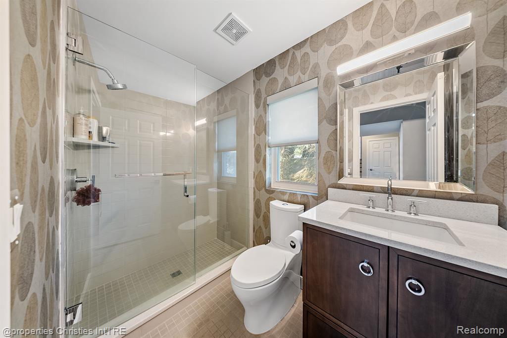 963 SANDALWOOD Drive, Troy, MI 48085 — Photo 22