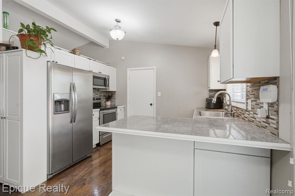 5370 Oaktree Court, Flint, MI 48532 — Photo 9