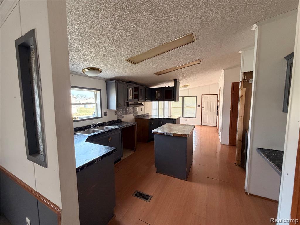 7065 El paso Boulevard, Romulus, MI 48174 — Photo 9