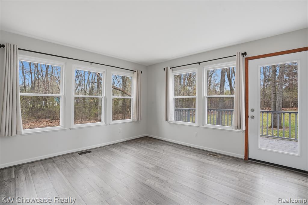 9842 Cedar Island Road, White Lake, MI — Photo 11