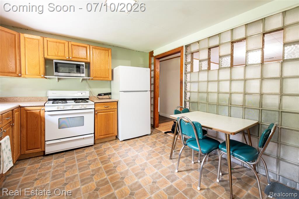 875 S Grey Road, Auburn Hills, MI 48326 — Photo 7
