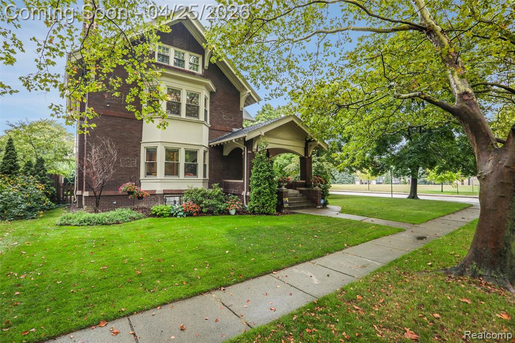 658 Pallister, Detroit, MI 48202 — Photo 51