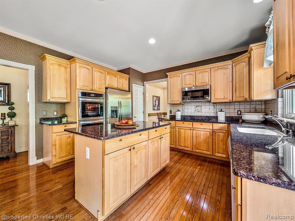 17070 CARRIAGE Way, Northville, MI 48168 — Photo 9