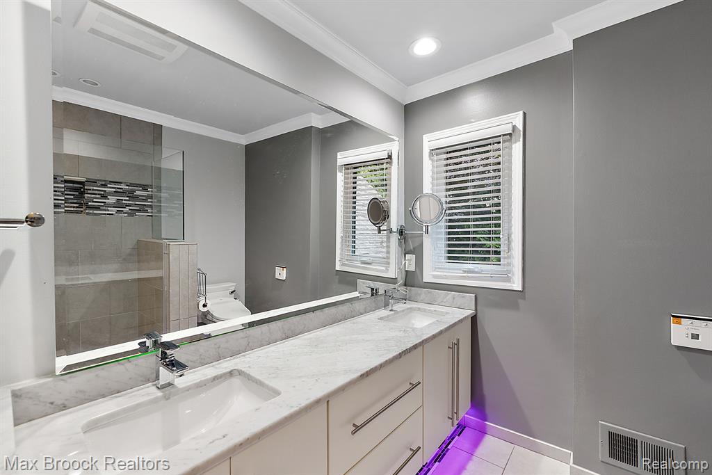4696 PIER Court, Troy, MI 48098 — Photo 35