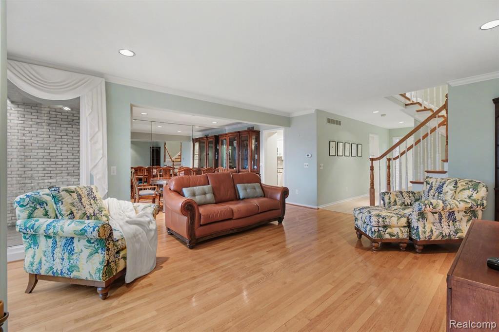 5080 Mirror Lake Court, West Bloomfield, MI 48323 — Photo 10