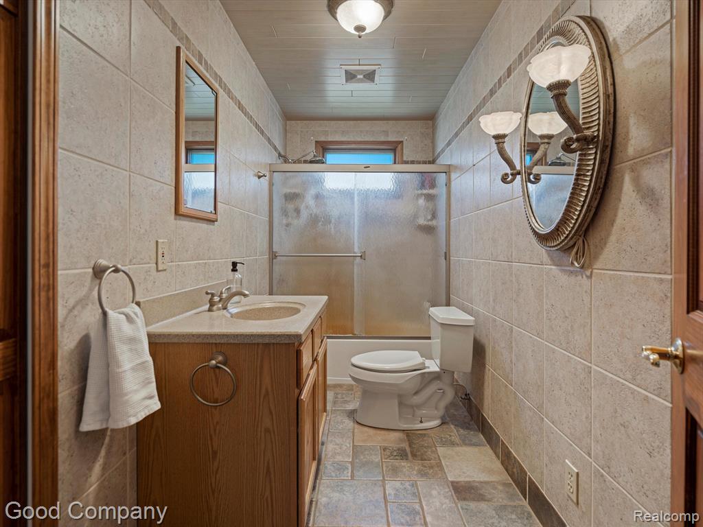 210 SCHRUM Drive, Whitmore Lake, MI 48189 — Photo 17