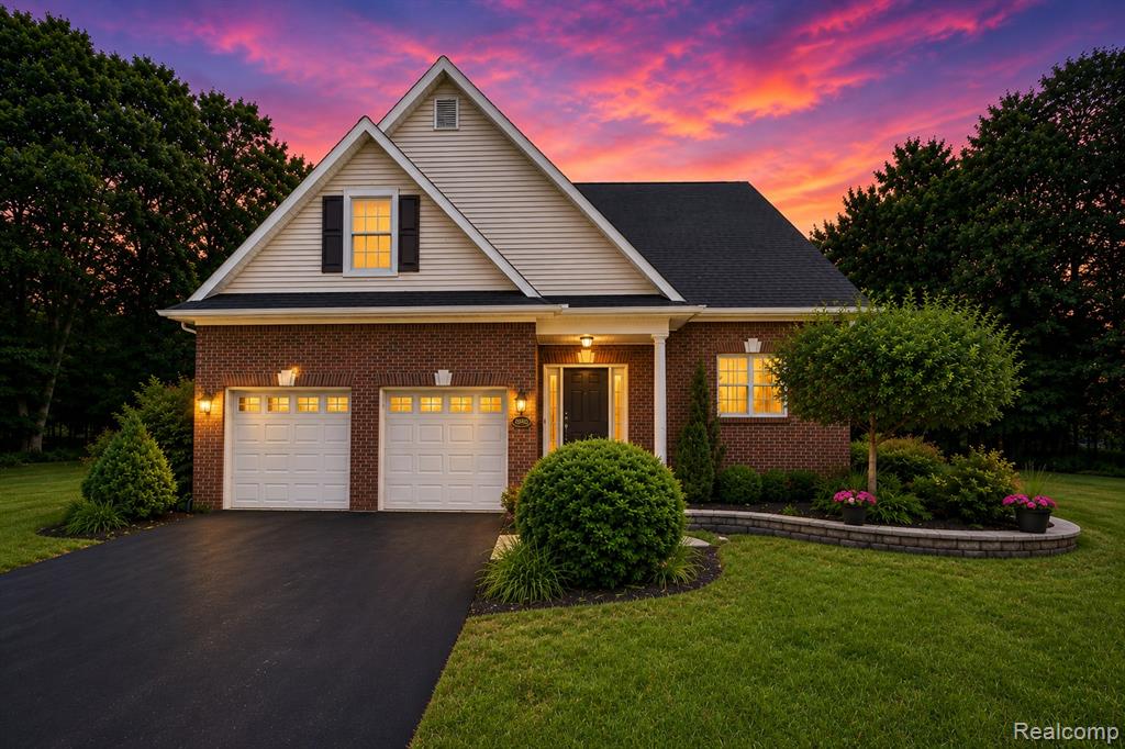 10182 Edgewood Drive, Grand Blanc, MI 48439