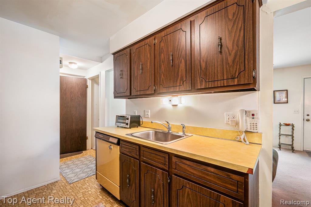 24755 Meadow Lane, Harrison Township, MI — Photo 18