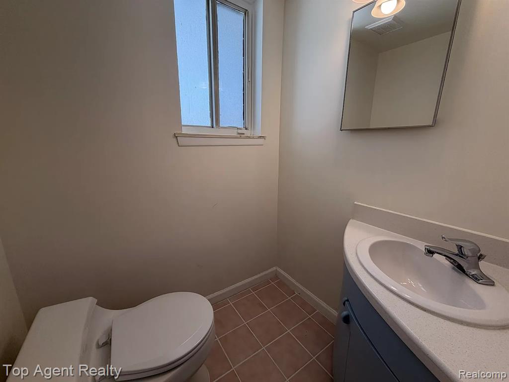 40903 Flagstaff Drive, Sterling Heights, MI 48313 — Photo 14