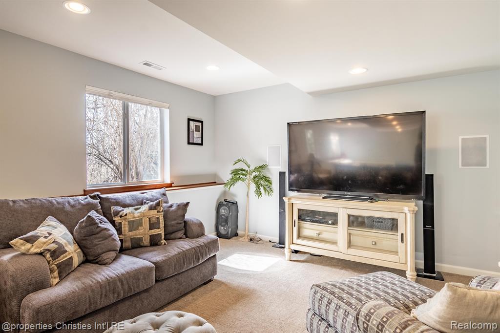 5946 OAK BEND Court, Howell, MI 48843 — Photo 50