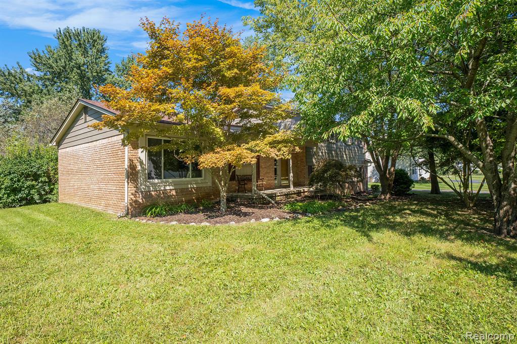 4516 Kevin Court, West Bloomfield, MI — front exterior