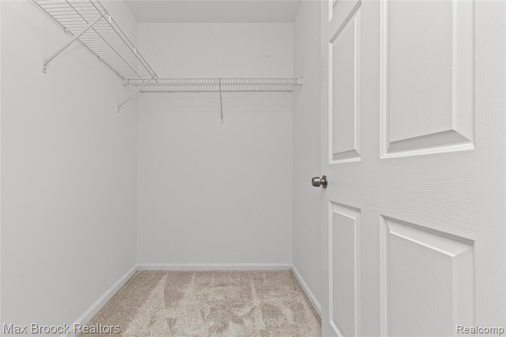 5817 Twin Oaks Drive, Sterling Heights, MI 48314 — Photo 32