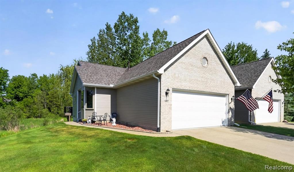 1087 Laurie Lane, 130, Davison, MI 48423 — front exterior