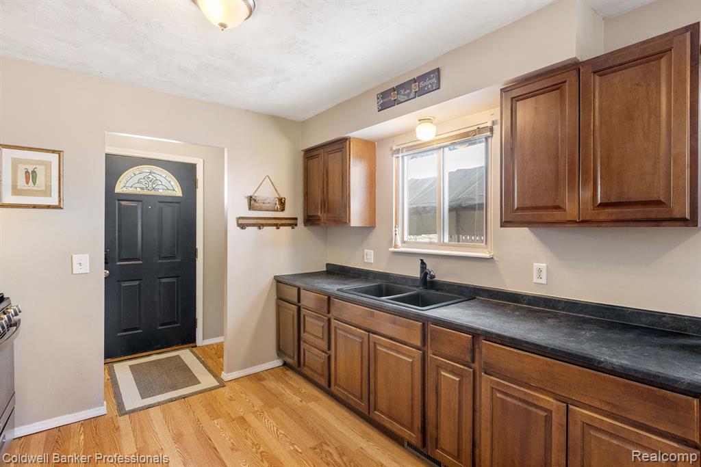 921 MACE Avenue, Madison Heights, MI 48071 — Photo 12