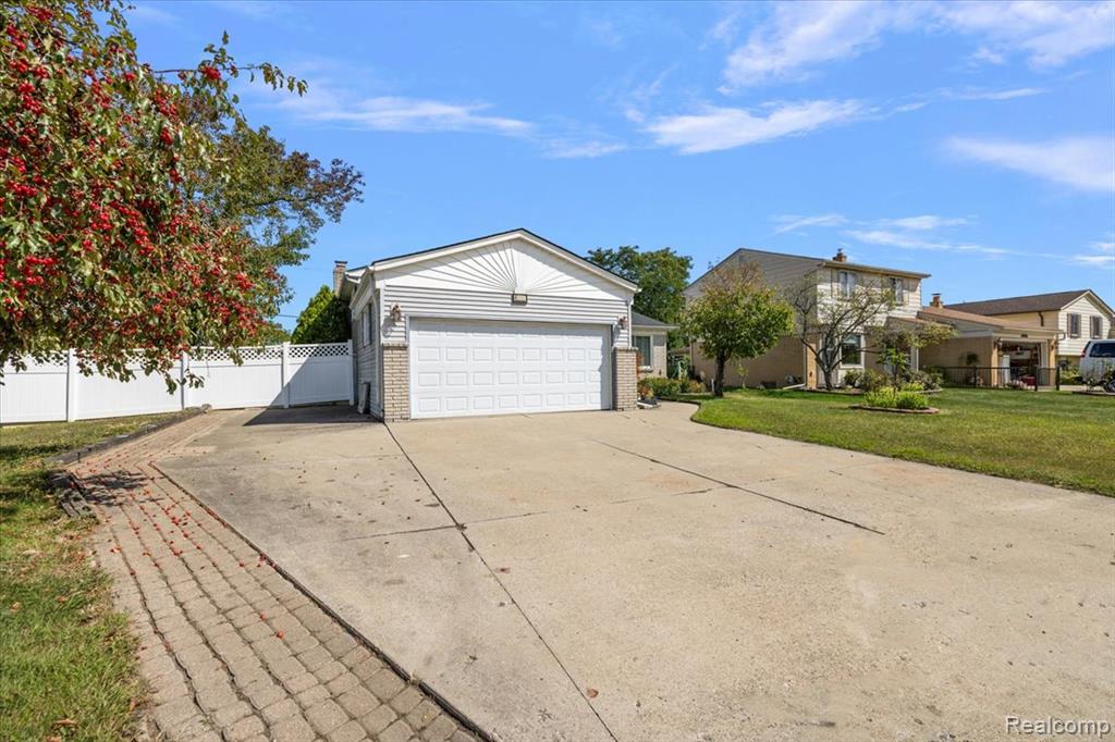 40058 Fraser Drive, Sterling Heights, MI 48310 — Photo 4
