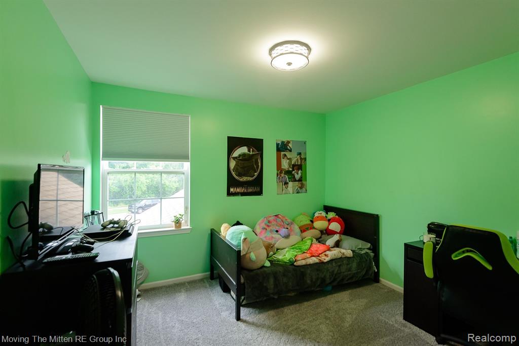 5861 MEADOWGREENE Drive, Waterford, MI 48327 — Photo 34